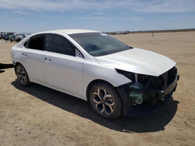 3KPF24AD1ME396045 - 2021 KIA FORTE FE WHITE photo 4