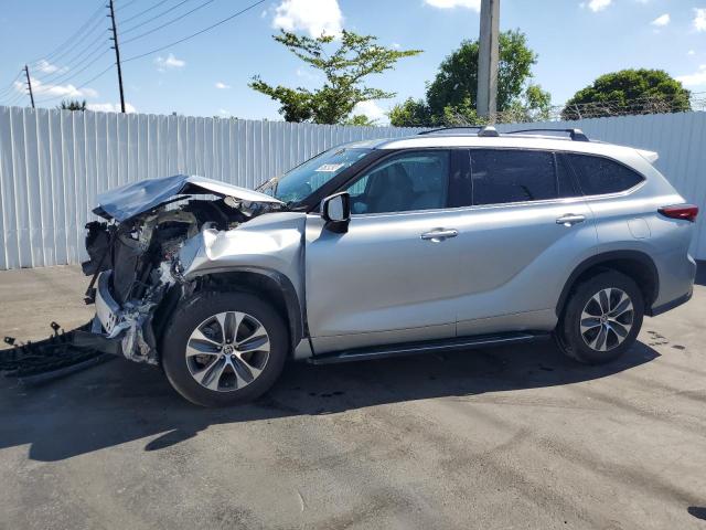 5TDGZRAH8MS521371 - 2021 TOYOTA HIGHLANDER XLE SILVER photo 1