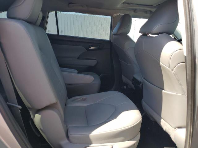 5TDGZRAH8MS521371 - 2021 TOYOTA HIGHLANDER XLE SILVER photo 11