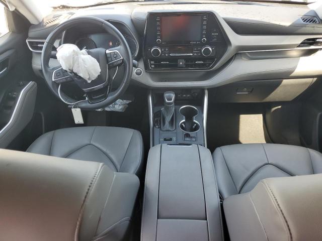 5TDGZRAH8MS521371 - 2021 TOYOTA HIGHLANDER XLE SILVER photo 8