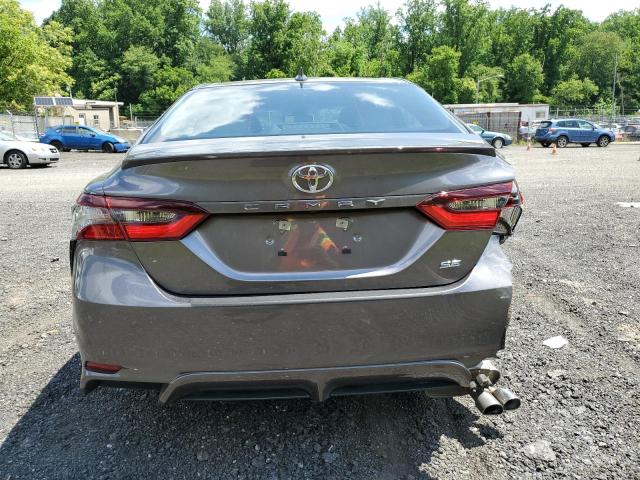 4T1G11AK1RU214417 - 2024 TOYOTA CAMRY SE NIGHT SHADE GRAY photo 6