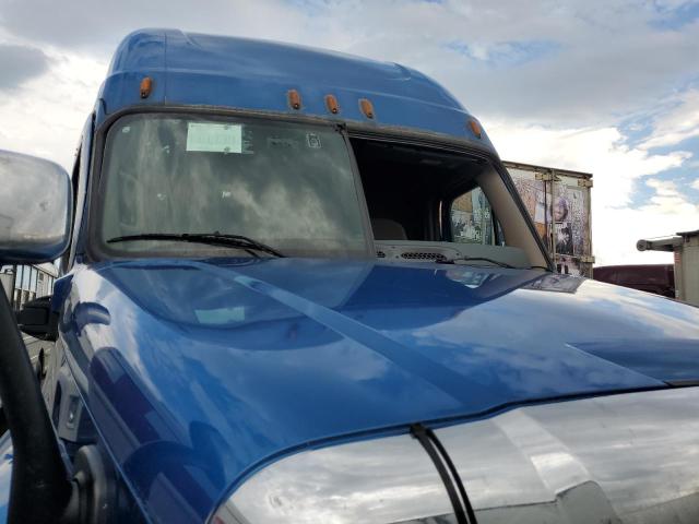 3AKJGLDR1HSHR4690 - 2017 FREIGHTLINER CASCADIA BLUE photo 9