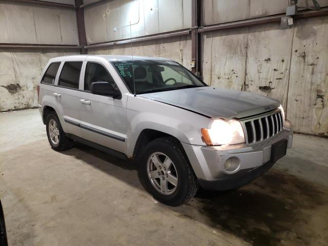 1J8GR48K47C616609 - 2007 JEEP GRND CHERO LAREDO SILVER photo 4