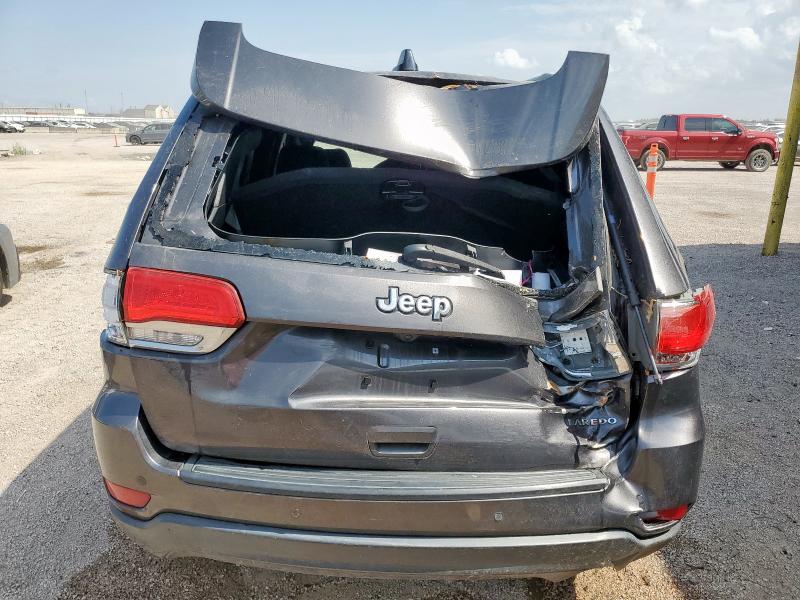 1C4RJEAG6JC438471 - 2018 JEEP GRAND CHEROKEE LAREDO GRAY photo 6