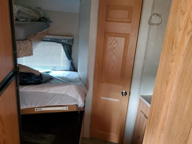 4X4TFLC235D085937 - 2005 FOREST RIVER FLAGSTAFF LITE 26RBS WHITE photo 8