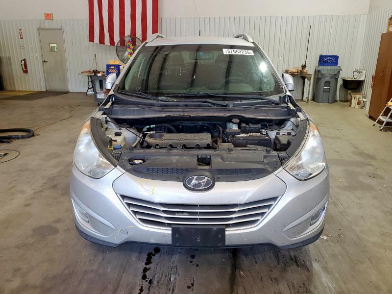 KM8JU3AC2DU655385 - 2013 HYUNDAI TUCSON GLS Srebrny zdjęcie 5