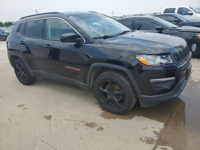 3C4NJCBB9JT186581 - 2018 JEEP COMPASS LATITUDE BLACK photo 4