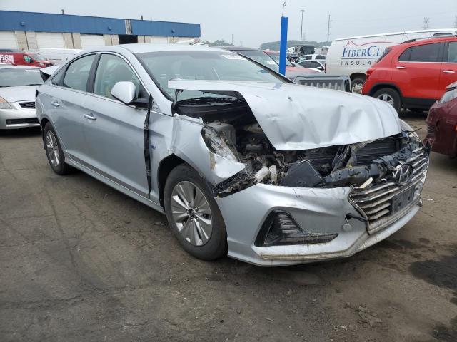 KMHE24L30KA093284 - 2019 HYUNDAI SONATA HYBRID SILVER photo 4