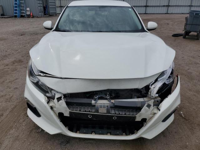 1N4BL4BV6KC116990 - 2019 NISSAN ALTIMA S WHITE photo 11