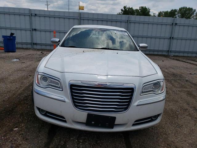 2C3CCAAG4DH615212 - 2013 CHRYSLER 300 WHITE photo 5