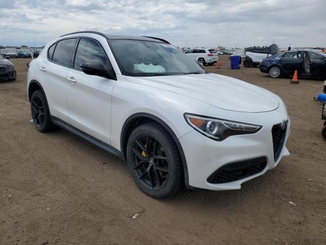 ZASPAKBN2K7C50213 - 2019 ALFA ROMEO STELVIO TI WHITE photo 4