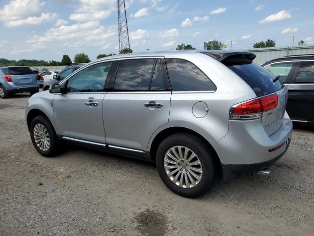 2LMDJ6JK7DBL60629 - 2013 LINCOLN MKX SILVER photo 2