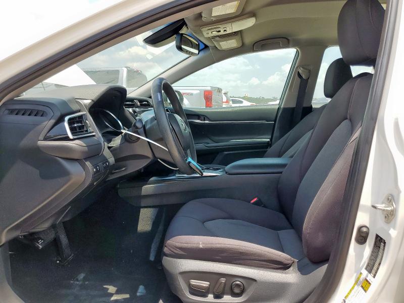 4T1B11HK4JU548932 - 2018 TOYOTA CAMRY L WHITE photo 7