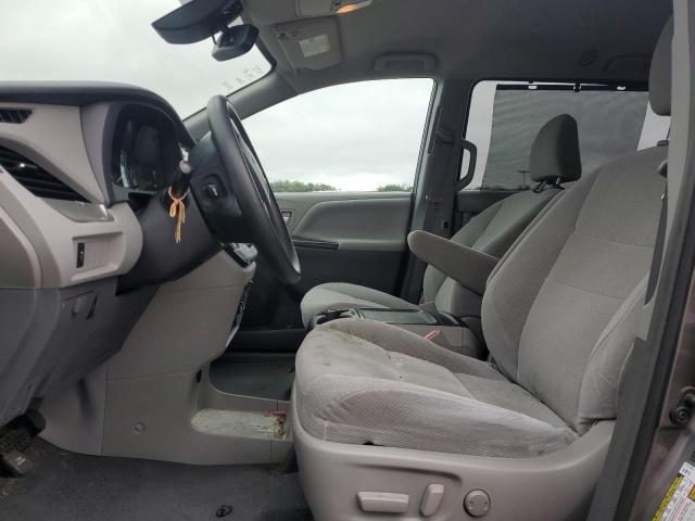 5TDJZ3DC3KS220474 - 2019 TOYOTA SIENNA LE Grau Foto 7