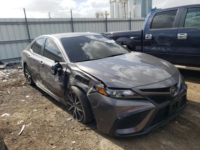 4T1T11BK1PU101318 - 2023 TOYOTA CAMRY SE NIGHT SHADE GRAY photo 4