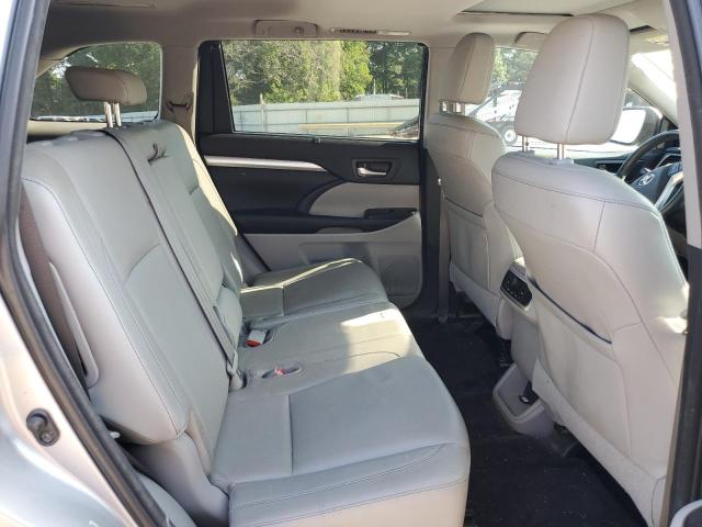 5TDKKRFH8GS141412 - 2016 TOYOTA HIGHLANDER XLE 银色 照片 11