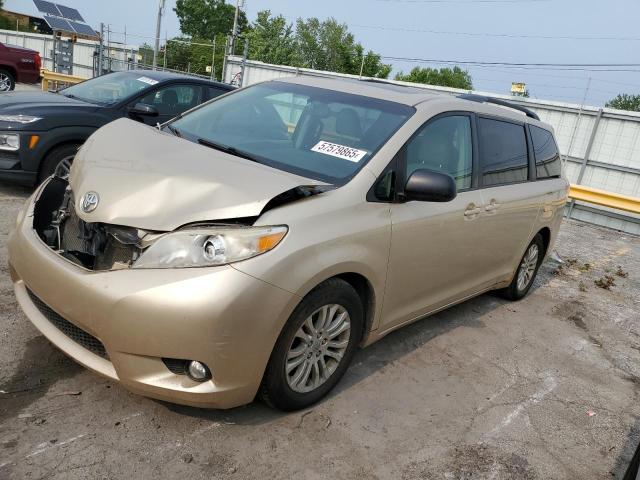 2011 TOYOTA SIENNA XLE, null