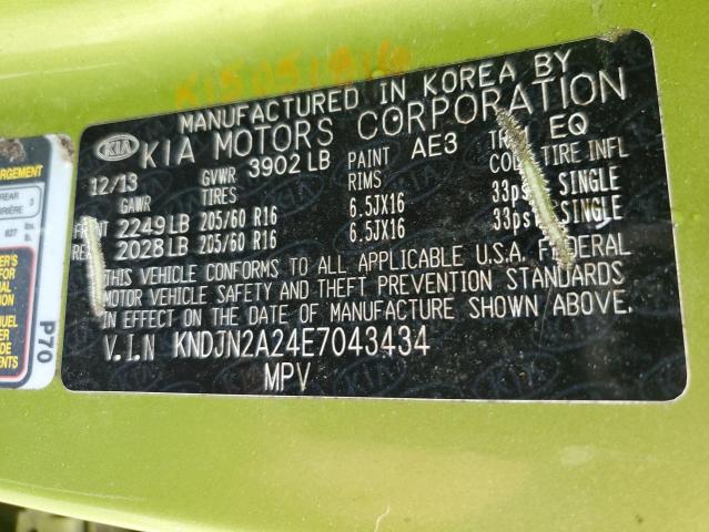 KNDJN2A24E7043434 - 2014 KIA SOUL GREEN photo 12