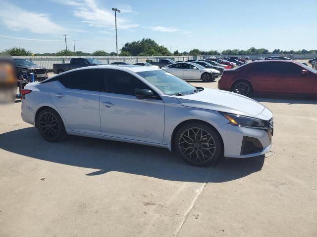 1N4AL4CV5PN348387 - 2023 NISSAN ALTIMA SR GRAY photo 4