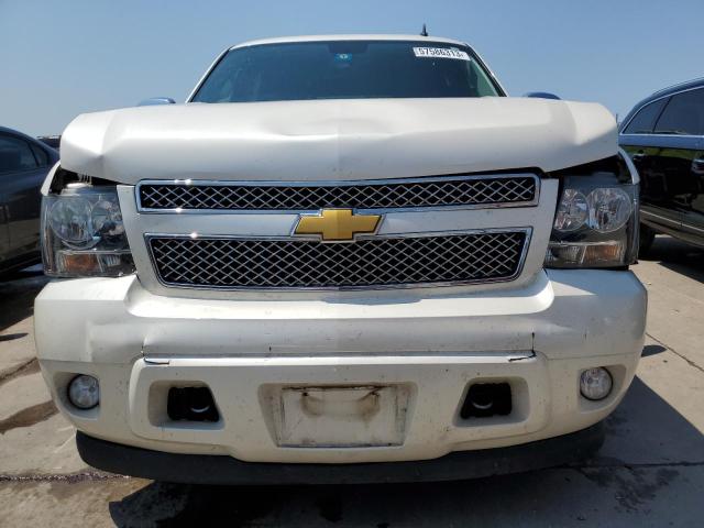 1GNSKCE02ER123094 - 2014 CHEVROLET TAHOE K1500 LTZ WHITE photo 5