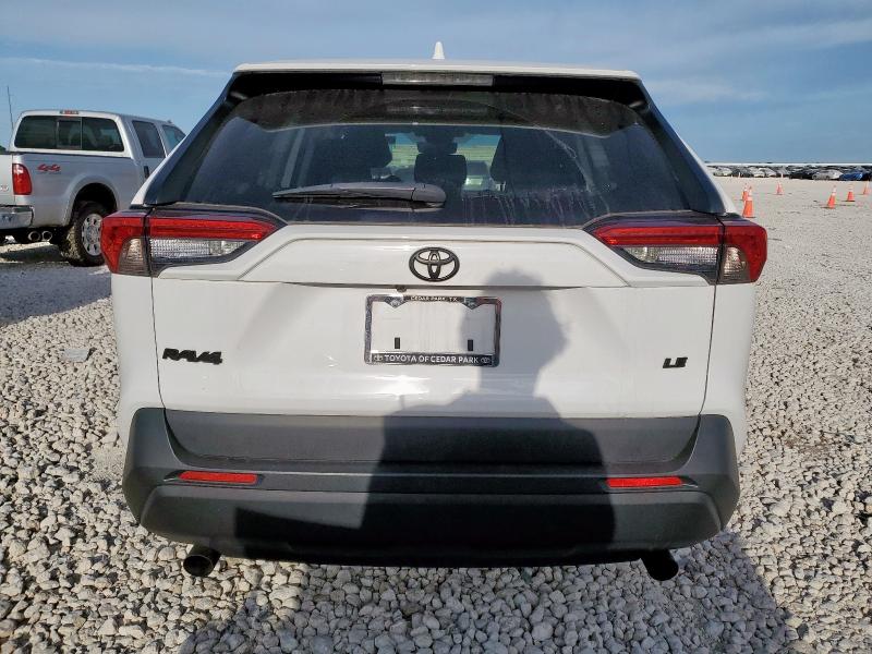 2T3H1RFV5PC215761 - 2023 TOYOTA RAV4 LE 白色 照片 6