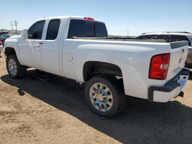 1GC2KYC8XBZ190729 - 2011 CHEVROLET SILVERADO K2500 HEAVY DUTY LTZ WHITE photo 2