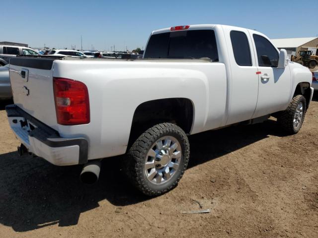 1GC2KYC8XBZ190729 - 2011 CHEVROLET SILVERADO K2500 HEAVY DUTY LTZ WHITE photo 3