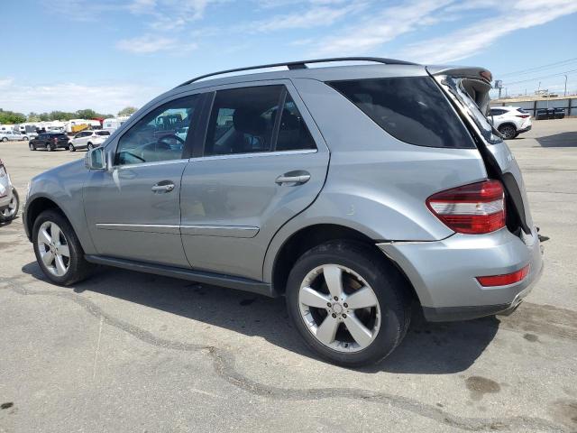 4JGBB8GB3BA737632 - 2011 MERCEDES-BENZ ML 350 4MATIC SILVER photo 2