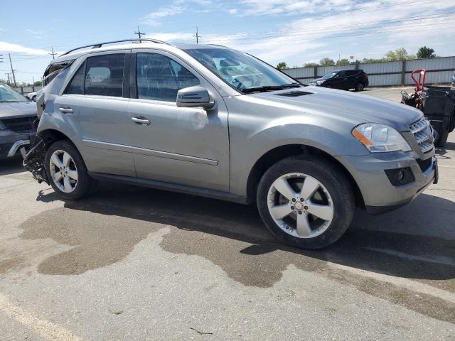 4JGBB8GB3BA737632 - 2011 MERCEDES-BENZ ML 350 4MATIC SILVER photo 4