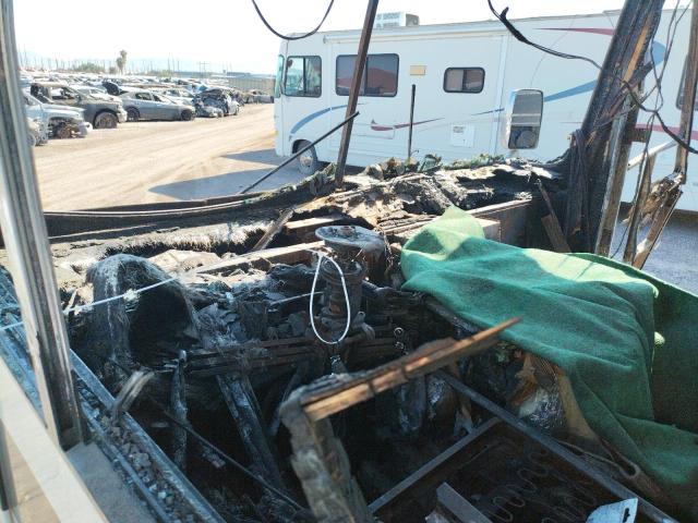 1RF120611W1014595 - 1998 ROADMASTER RAIL EXECUTIVE Weiß Foto 5