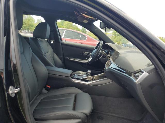 WBA5R7C50KAJ79808 - 2019 BMW 330XI Schwarz Foto 5