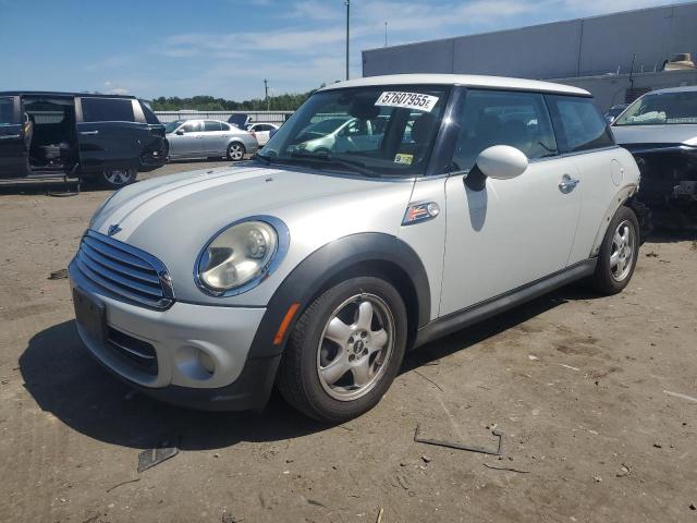 2011 MINI COOPER, 