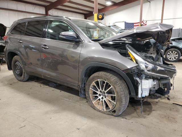 5TDJZRFH5JS859546 - 2018 TOYOTA HIGHLANDER SE GRAY photo 4