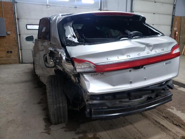 2LMPJ8LR6HBL13987 - 2017 LINCOLN MKX RESERVE Արծաթագույն լուսանկար 9
