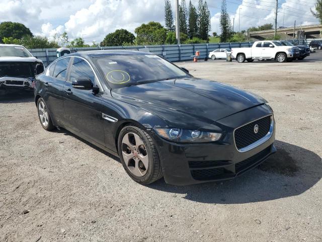 SAJAR4FX3JCP30329 - 2018 JAGUAR XE BLACK photo 4