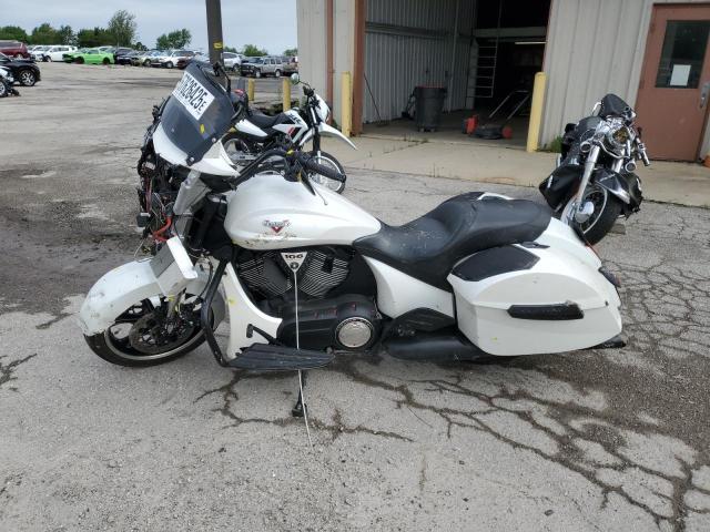 5VPDW36N2E3032735 - 2014 VICTORY MOTORCYCLES CROSS COUN WHITE photo 3