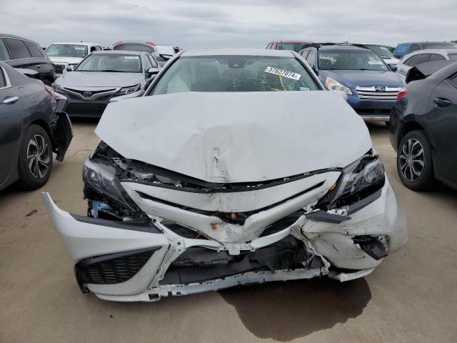 4T1G11AK7PU152650 - 2023 TOYOTA CAMRY SE NIGHT SHADE WHITE photo 5