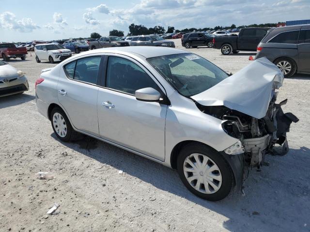 3N1CN7APXKL859446 - 2019 NISSAN VERSA S SILVER photo 4