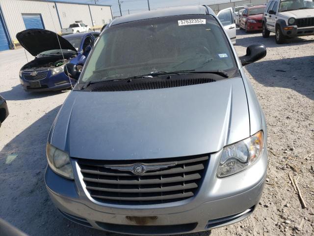 1A4GP45R96B627425 - 2006 CHRYSLER TOWN & COU BLUE photo 5