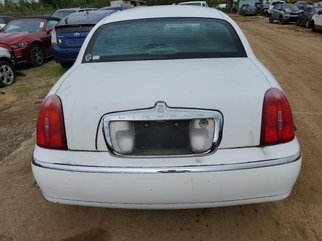 1LNHM82W52Y642799 - 2002 LINCOLN TOWN CAR SIGNATURE WHITE photo 6