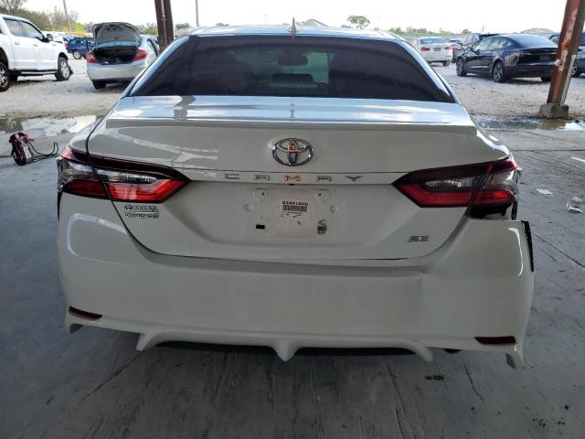 4T1T11AK3RU897333 - 2024 TOYOTA CAMRY SE NIGHT SHADE WHITE photo 6