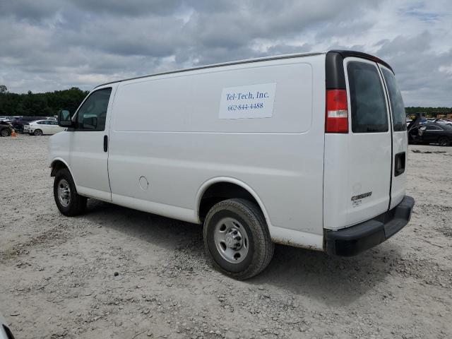 1GCWGAFPXJ1281302 - 2018 CHEVROLET EXPRESS G2 WHITE photo 2