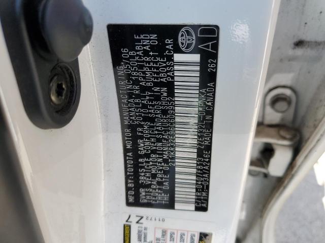 2T1KR32E96C609952 - 2006 TOYOTA MATRIX XR WHITE photo 12