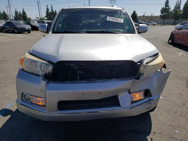 JTEZU5JR9B5023400 - 2011 TOYOTA 4RUNNER SR5 SILVER photo 5