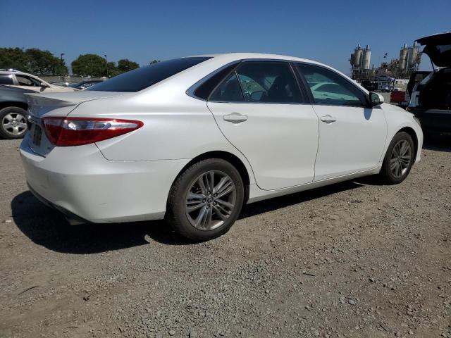4T1BF1FK8GU560224 - 2016 TOYOTA CAMRY LE WHITE photo 3