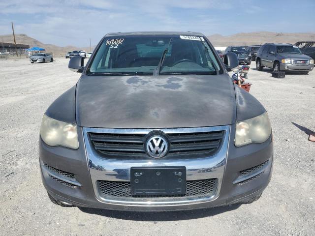 WVGLE77L69D025185 - 2009 VOLKSWAGEN TOUAREG 2 V6 GRAY photo 5