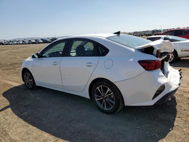 3KPF24AD2PE604485 - 2023 KIA FORTE LX WHITE photo 2