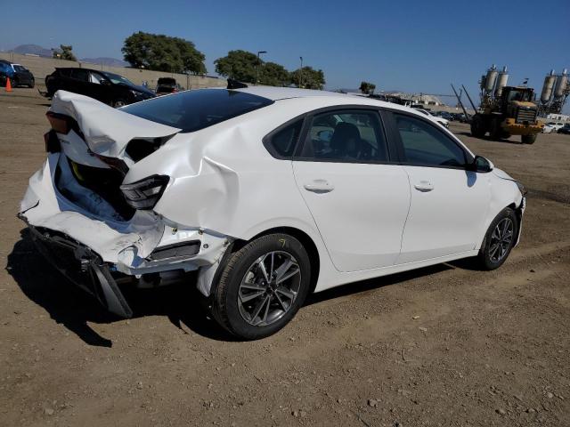 3KPF24AD2PE604485 - 2023 KIA FORTE LX WHITE photo 3