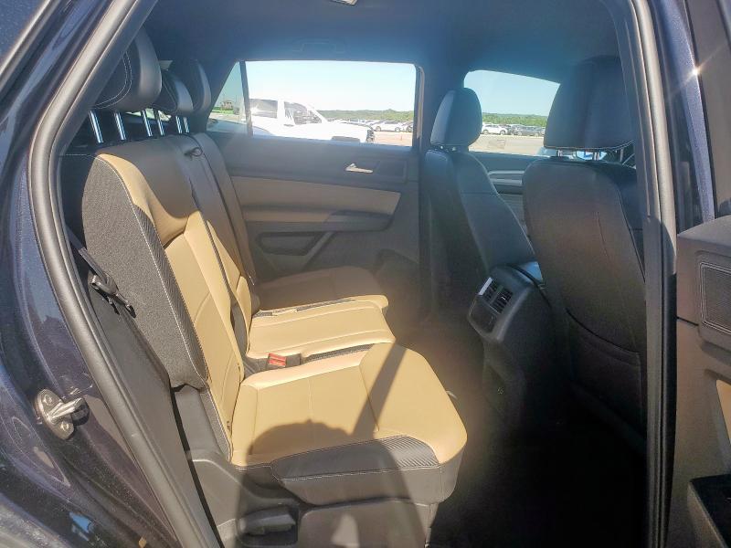 1V2WE2CA5NC200212 - 2022 VOLKSWAGEN ATLAS CROS SE BLACK photo 11