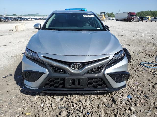 4T1G11AK0PU746626 - 2023 TOYOTA CAMRY SE NIGHT SHADE SILVER photo 5